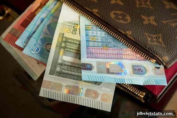 掌握彩票术语，提升游戏体验：jdb电子带你解锁现金棋牌玩法